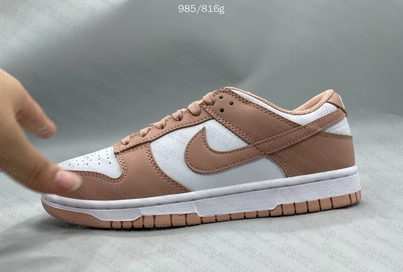Nike SB Dunk Low "Rose Whisper"