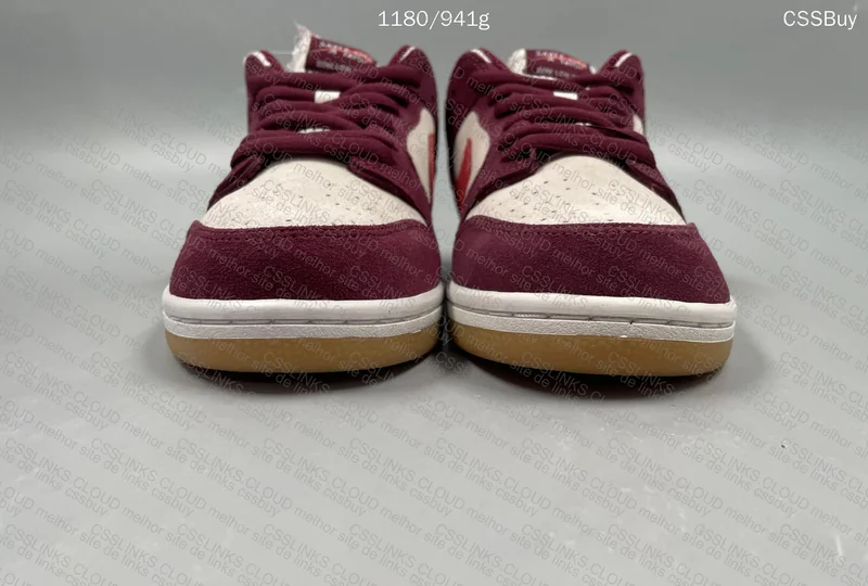NIKE SB DUNK LOW SKATE LIKE A GIRL 2