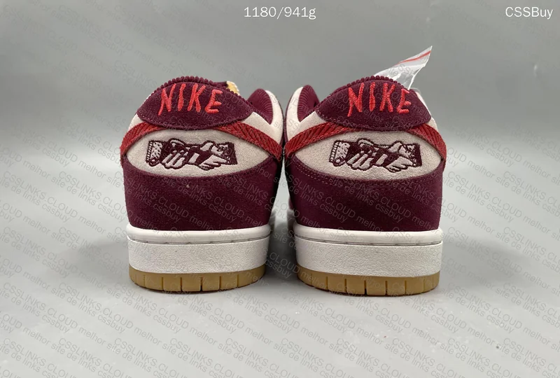 NIKE SB DUNK LOW SKATE LIKE A GIRL 3
