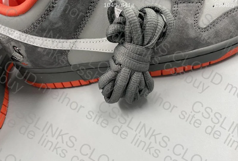 Nike SB Dunk Low Staple NYC Pigeon 7