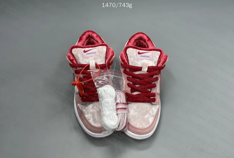 Nike SB Dunk Low StrangeLove