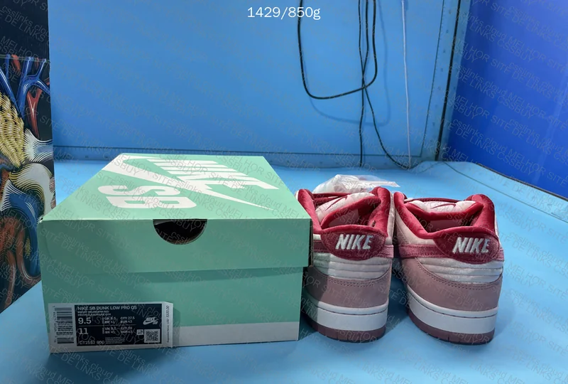 Nike SB Dunk Low Strangelove