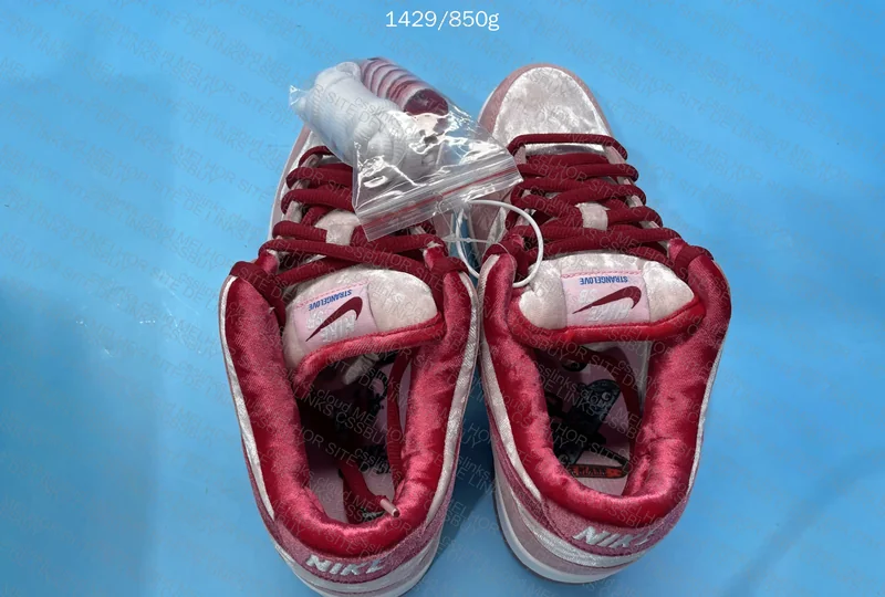 Nike SB Dunk Low Strangelove 3