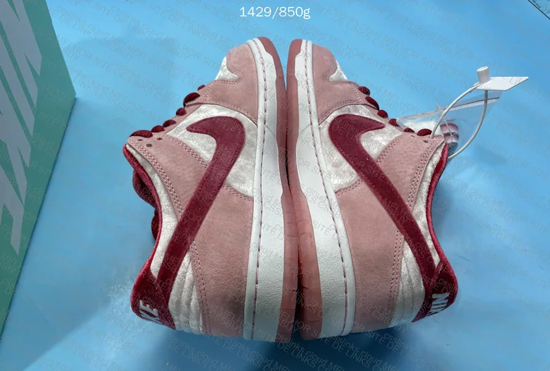 Nike SB Dunk Low Strangelove 6