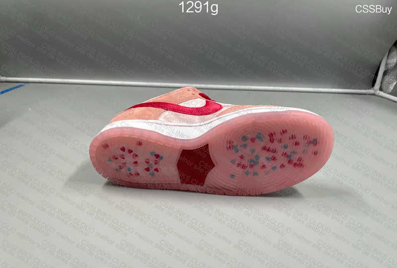 Nike SB Dunk Low StrangeLove Batch M