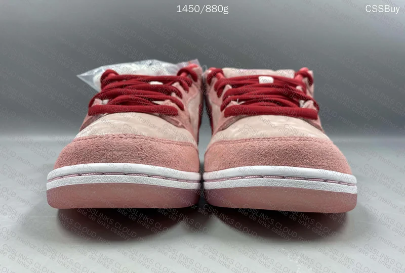 Nike SB Dunk Low StrangeLove (Valentine’s Day) 2
