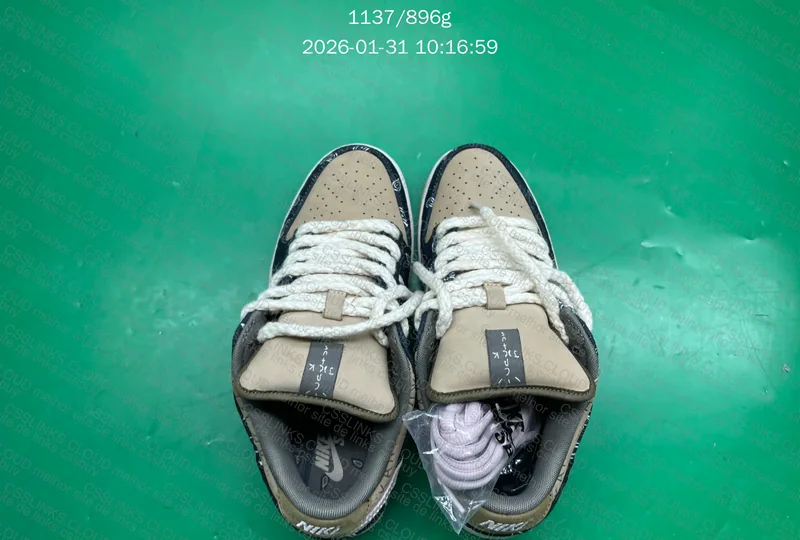 Nike SB Dunk Low Travis Scott (CT5053-001)