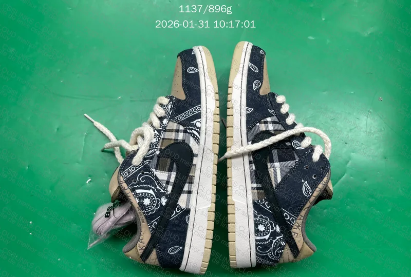 Nike SB Dunk Low Travis Scott (CT5053-001) 3