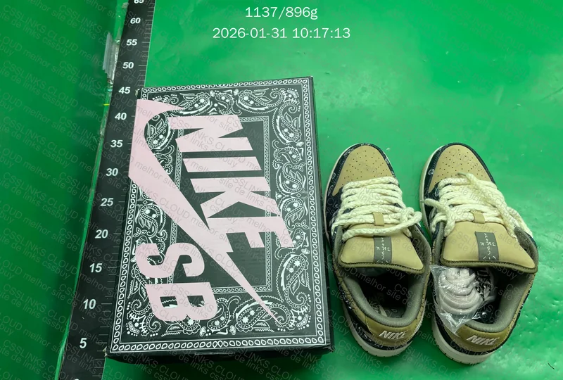 Nike SB Dunk Low Travis Scott (CT5053-001) 9