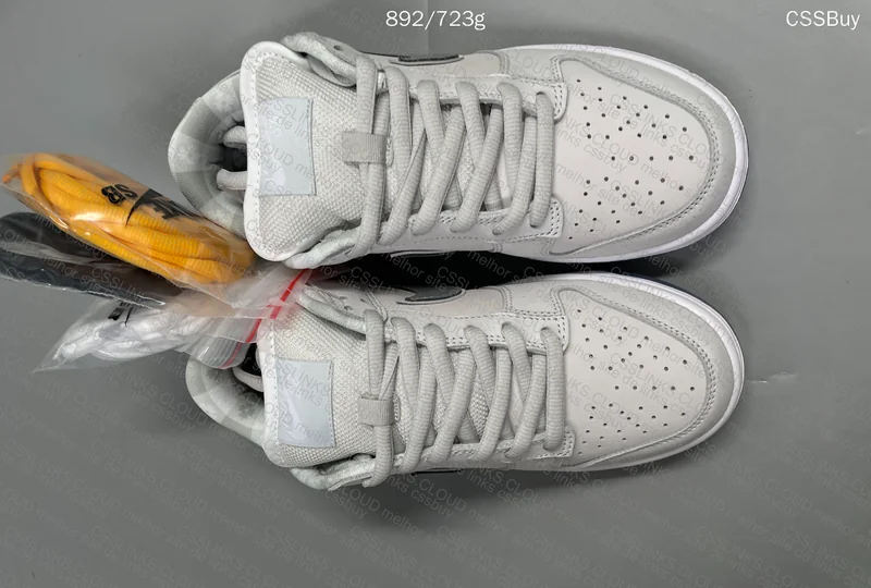 Nike SB Dunk Low White Lobster (Friends and Family) 2