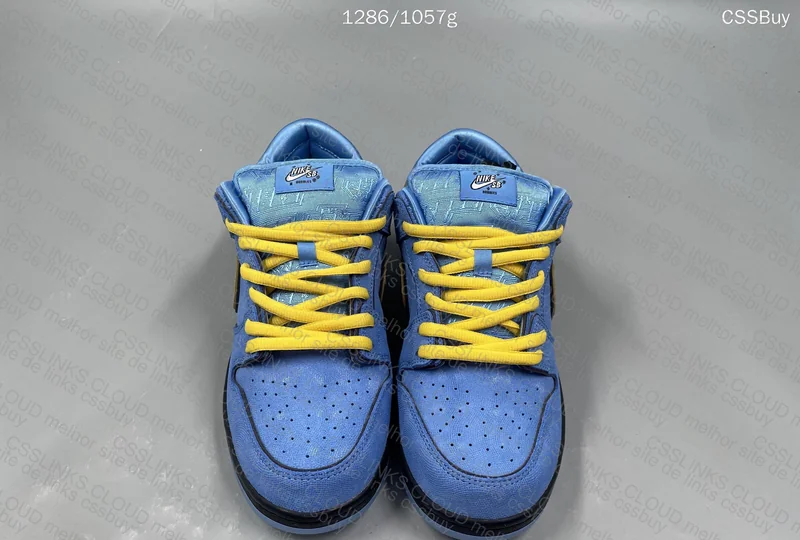 Nike SB Dunk Low x The Powerpuff Girls (Bubbles) 2