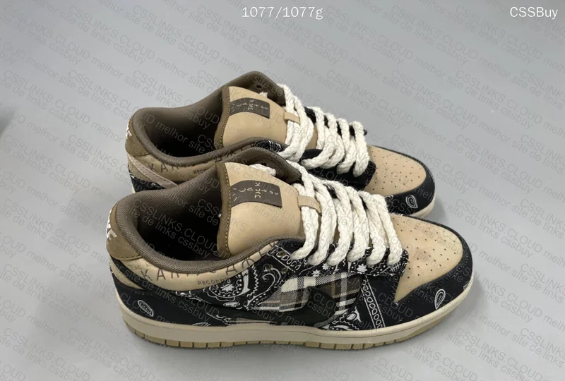 Nike SB Dunk Low x Travis Scott 3