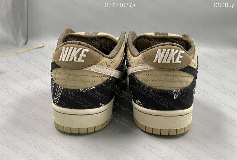 Nike SB Dunk Low x Travis Scott 4