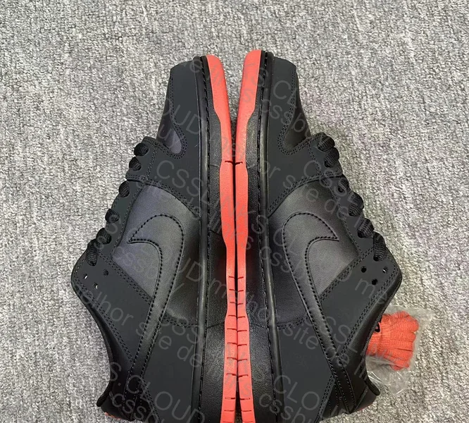Nike SB Dunk LowBlack Pigeon 3