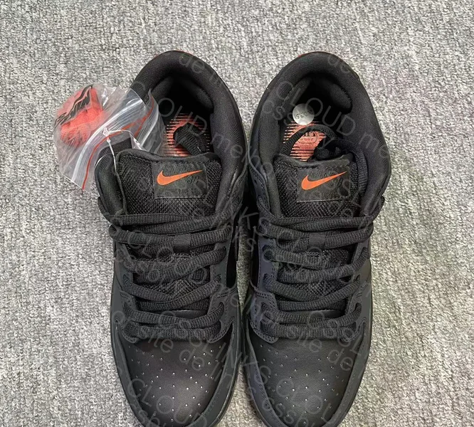 Nike SB Dunk LowBlack Pigeon 4