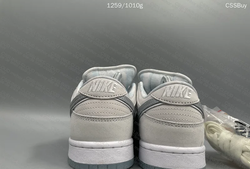 Nike SB Dunk White Lobster