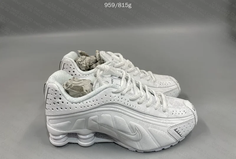 NIKE SHOX R4