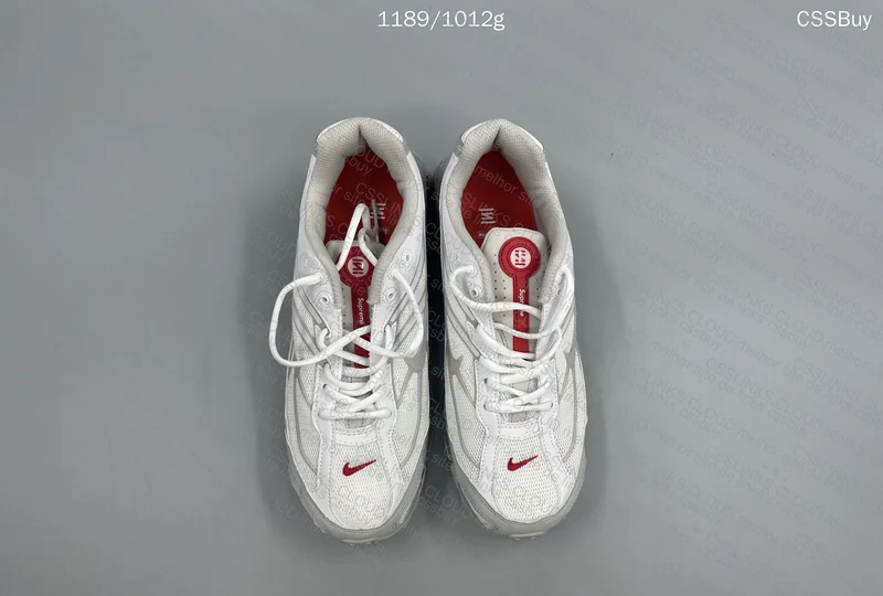Nike Shox R4 Supreme