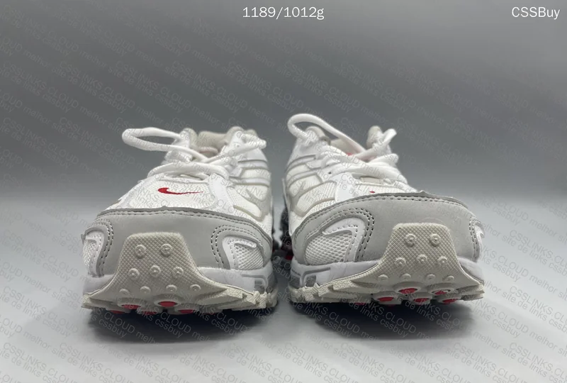 Nike Shox R4 Supreme 4