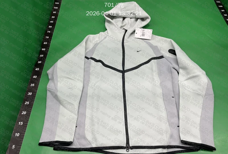 Nike Tech 2026 - Grey 2
