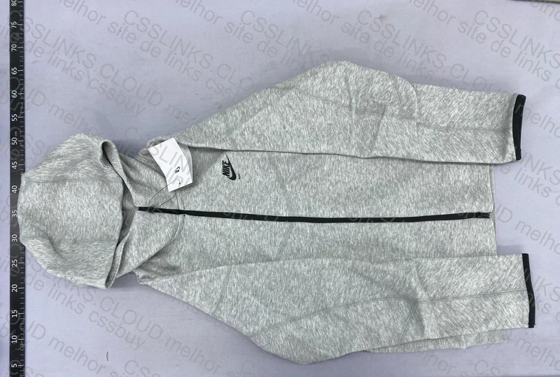 Mature Nike Tech 3