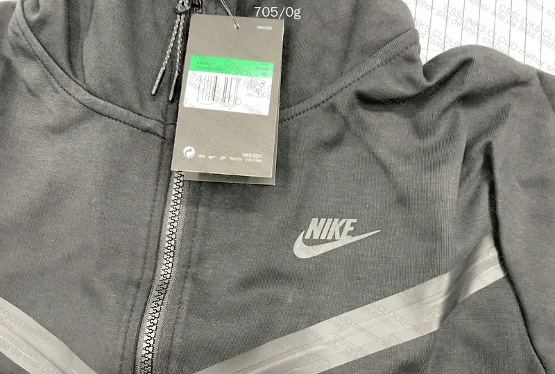 NIKE tech fleece