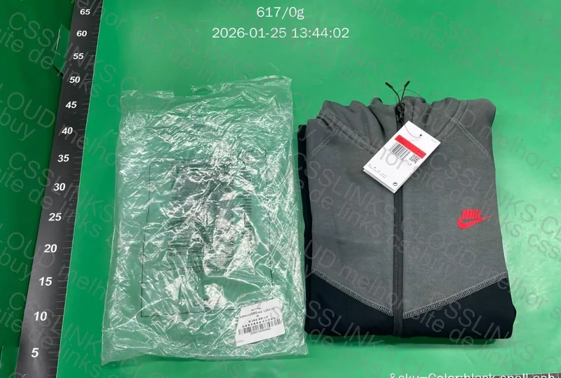 Nike Tech Fleece 8