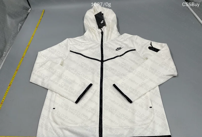 White Nike Tech Fleece 2