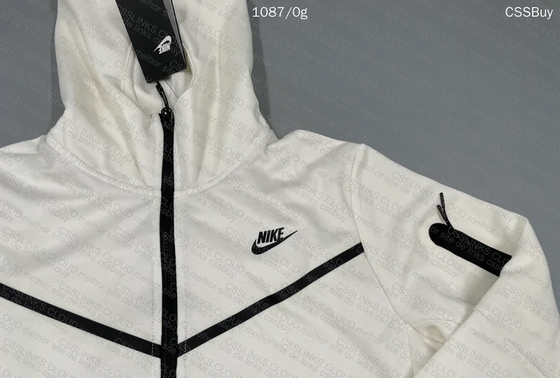 White Nike Tech Fleece 3