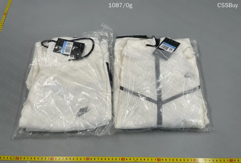 White Nike Tech Fleece 5