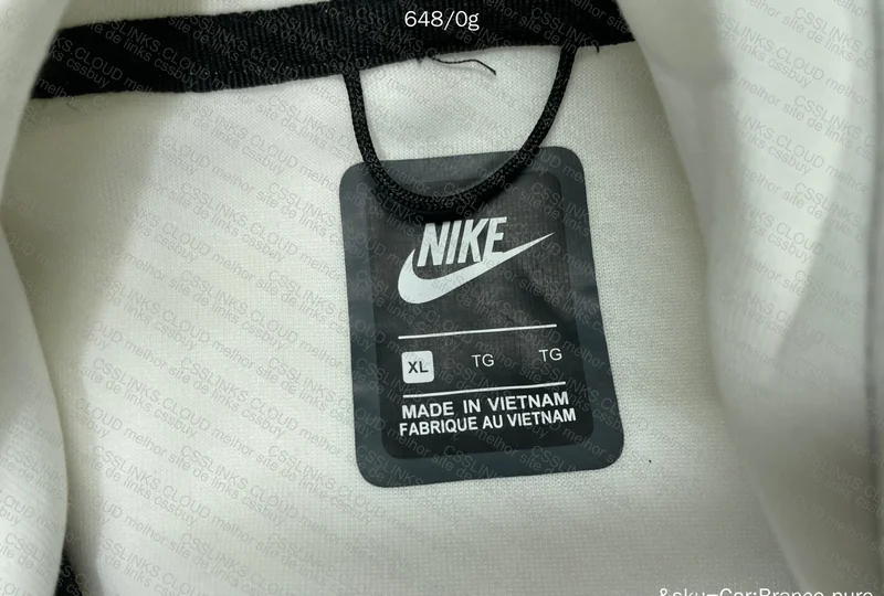 White Nike Tech Fleece 2