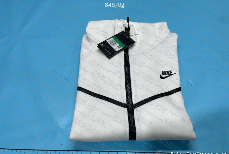 White Nike Tech Fleece 3