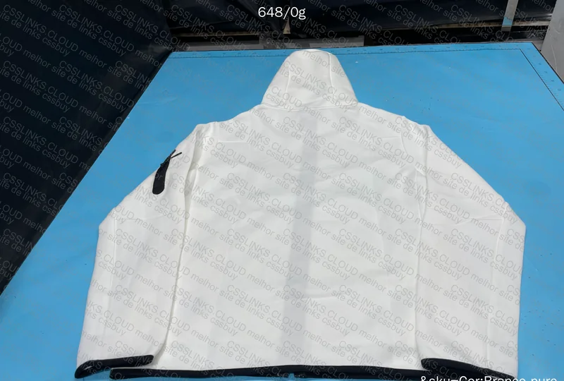 White Nike Tech Fleece 4
