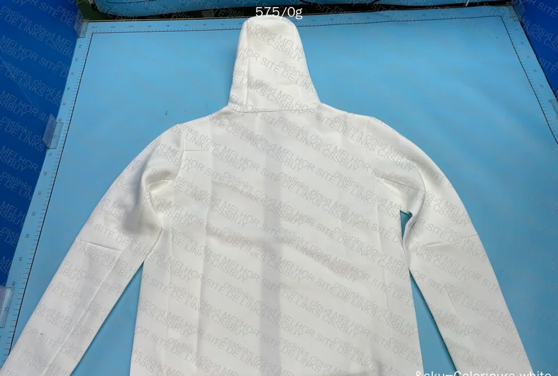 White Nike Tech Fleece 2