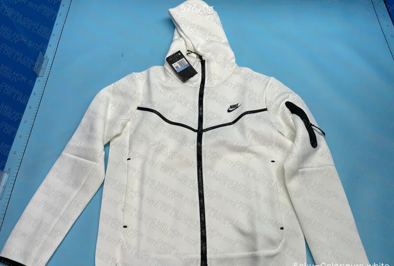 White Nike Tech Fleece 3