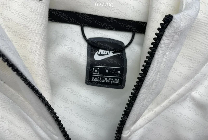 White Nike Tech Fleece 4