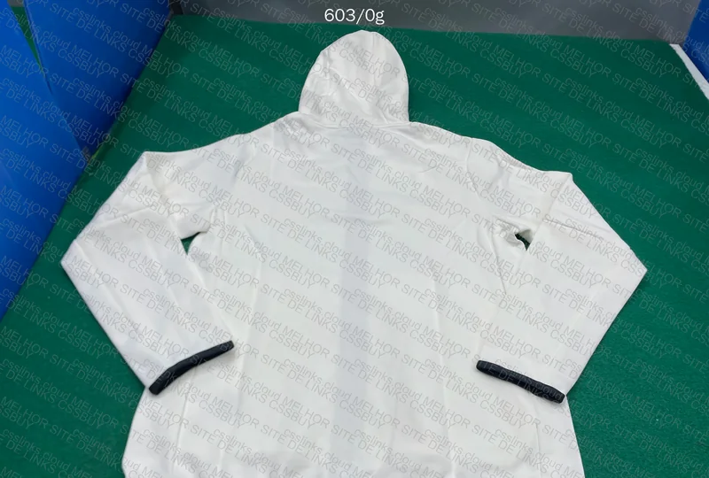 White Nike Tech Fleece 2