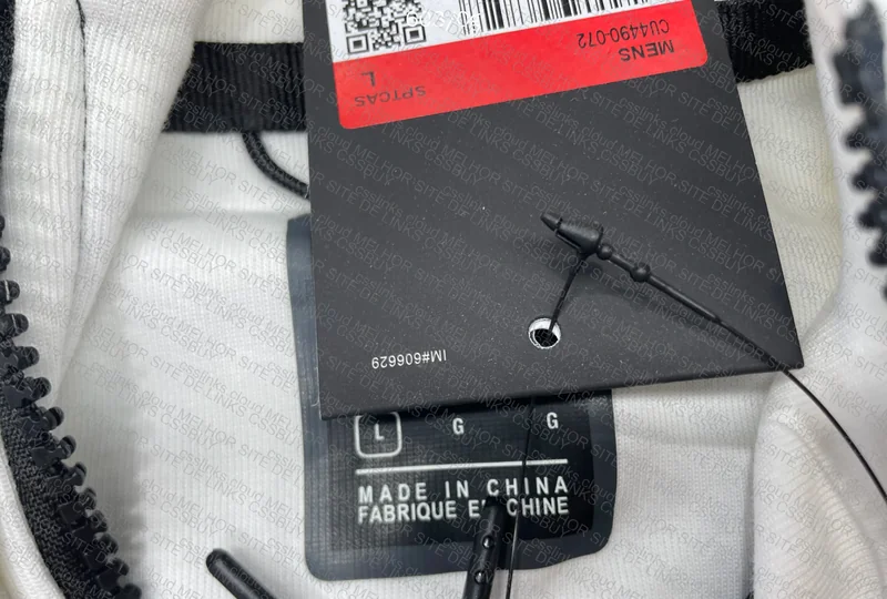 White Nike Tech Fleece 3