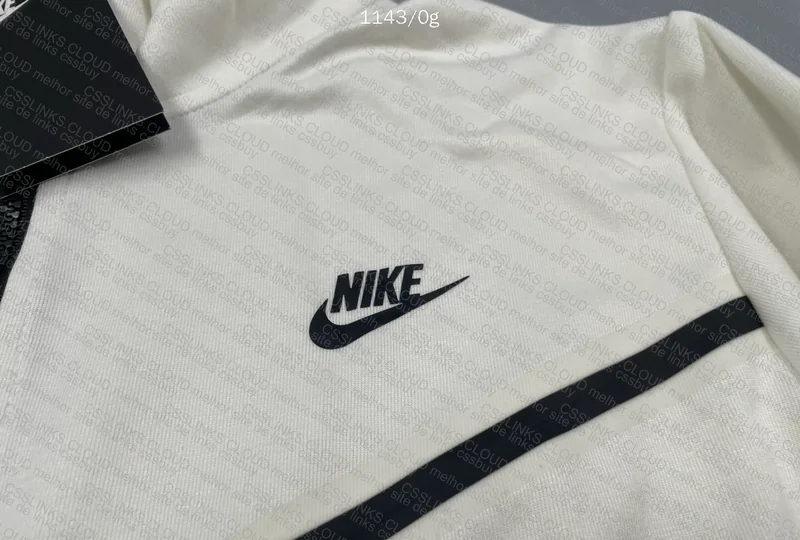 White Nike Tech Fleece 5