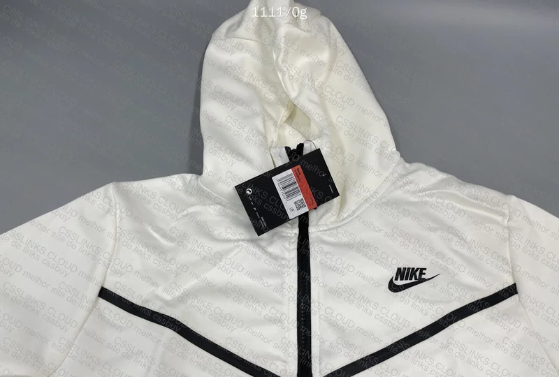 White Nike Tech Fleece 3