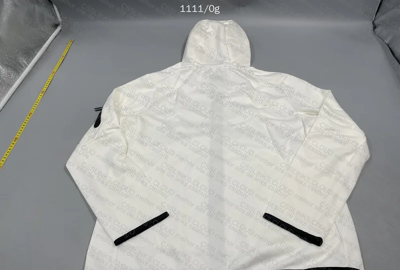 White Nike Tech Fleece 4
