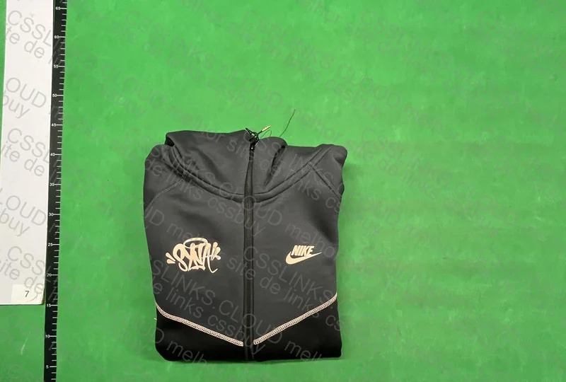 NIKE TECH FLEECE CENTRAL CEE SYNA 4