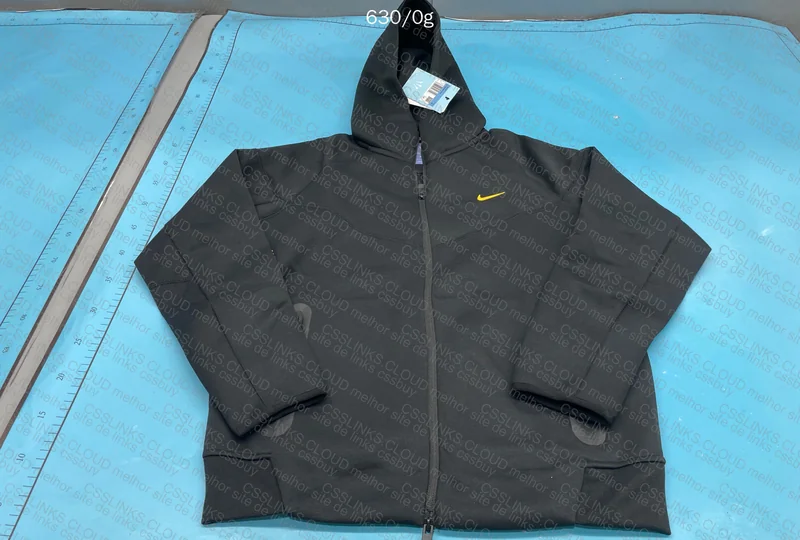 Nike tech fleece nocta e Oakley Plantaris 4