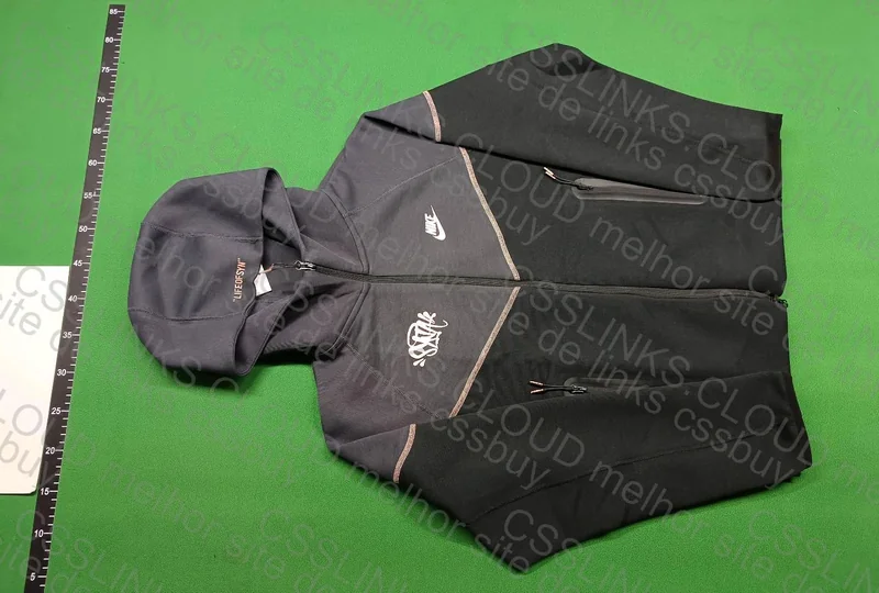 Nike Tech Syna 2