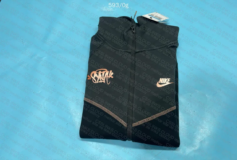 Nike Tech Syna World