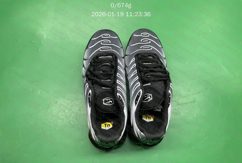 Nike TN Preto e Branco 2