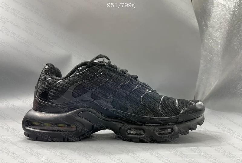 Nike TN triple black