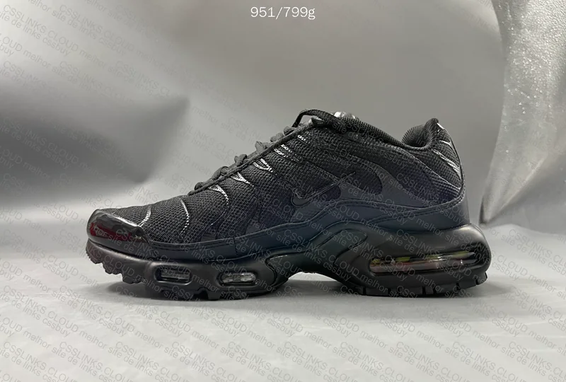 Nike TN triple black 10