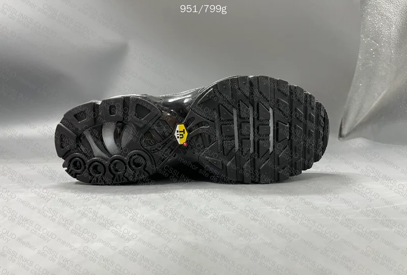 Nike TN triple black 2