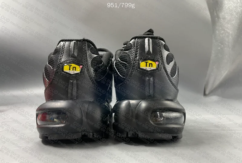 Nike TN triple black 8